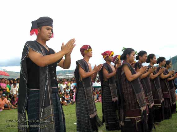 Fitinline com Pakaian Tradisional Sumatera Utara